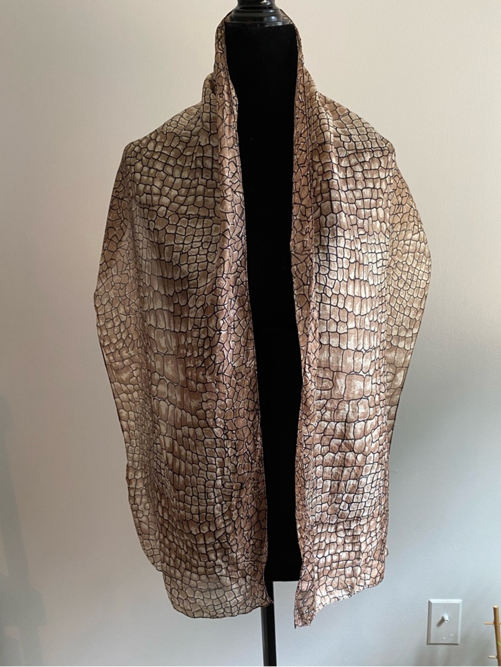 3 for 15$! Per Se Brown and Cream Croc-Print Scarf
